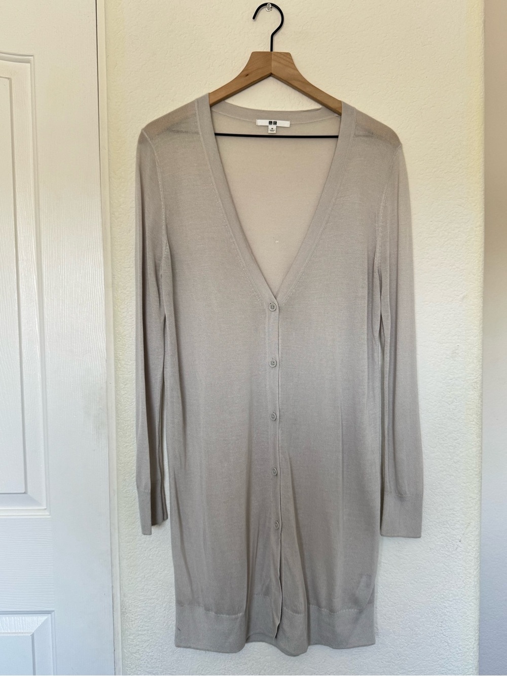 Uniqlo Light Gray Sheer Long Cardigan Size Medium